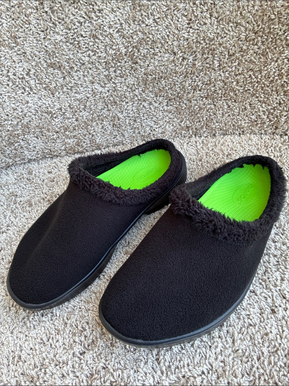 OOfos OOcoozie Men’s Black Fleece Mule Slip-On Recovery Clog size 10.5